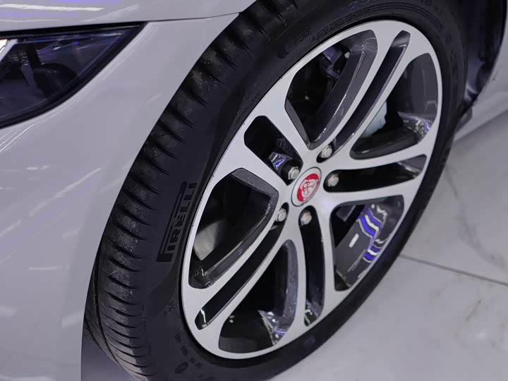 Jaguar XE L 2024 2024款 2.0T 250PS R-DYNAMIC S进取运动版