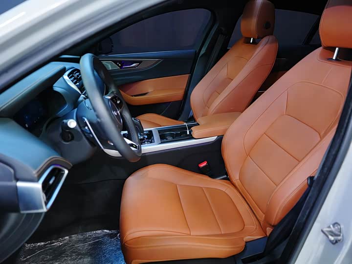 Jaguar XE L 2024 2024款 2.0T 250PS R-DYNAMIC S进取运动版