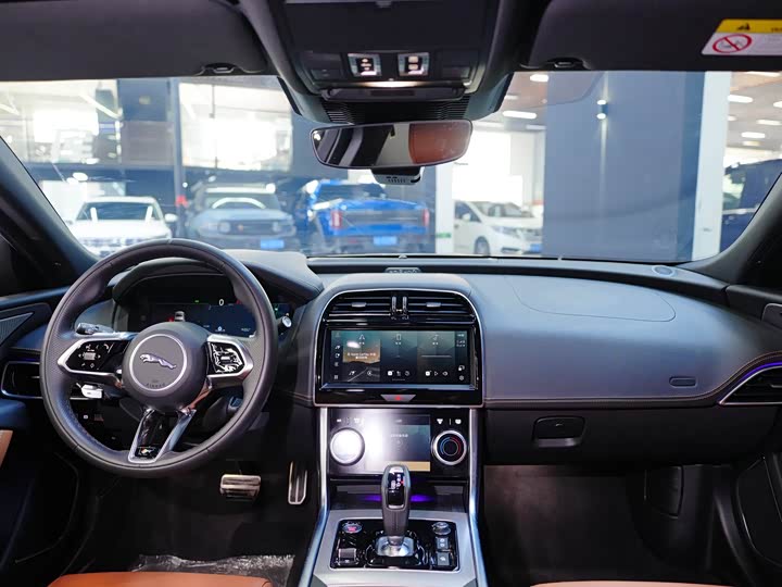Jaguar XE L 2024 2024款 2.0T 250PS R-DYNAMIC S进取运动版