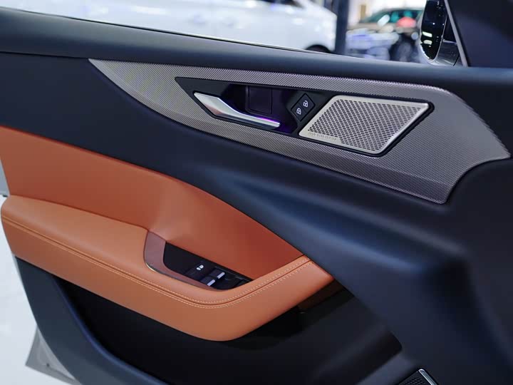 Jaguar XE L 2024 2024款 2.0T 250PS R-DYNAMIC S进取运动版