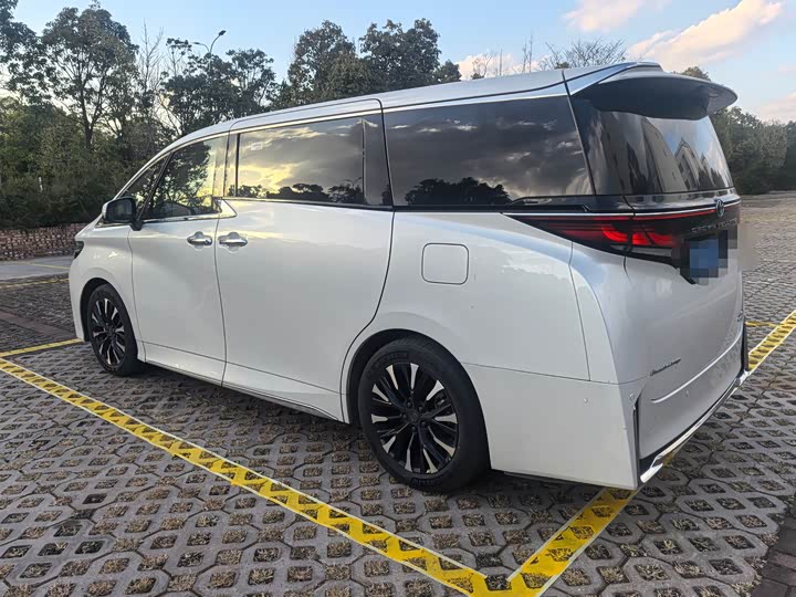 Toyota Vellfire 2024 2024款 皇冠 双擎 2.5L 至尊版