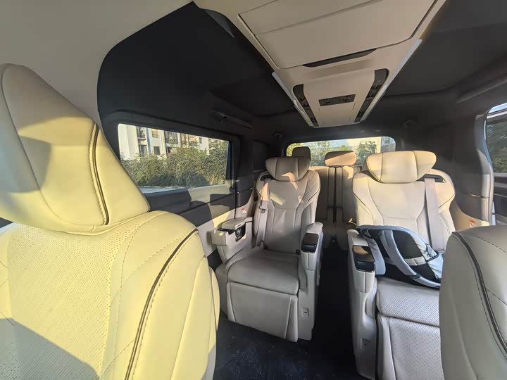 Toyota Vellfire 2024 2024款 皇冠 双擎 2.5L 至尊版