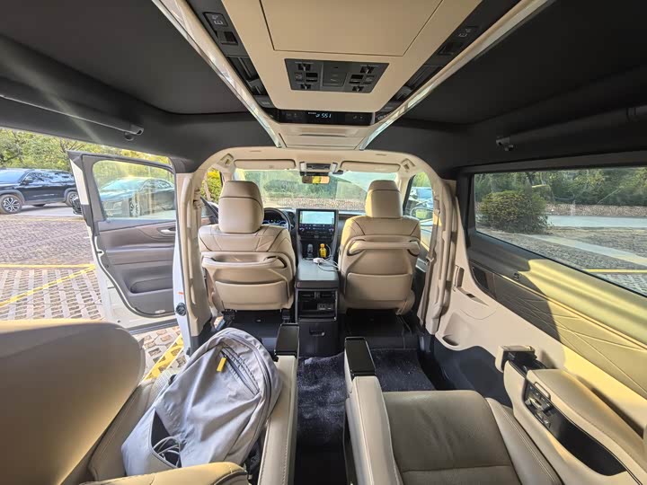 Toyota Vellfire 2024 2024款 皇冠 双擎 2.5L 至尊版