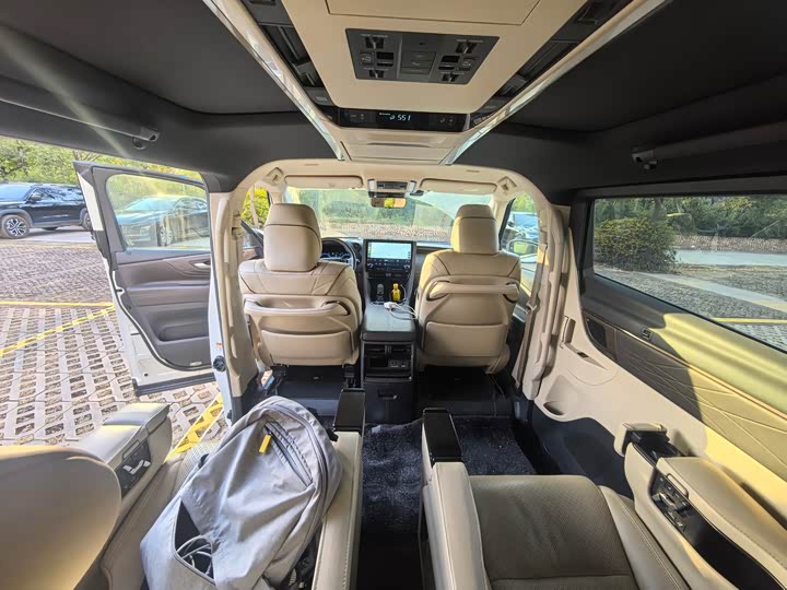 Toyota Vellfire 2024 2024款 皇冠 双擎 2.5L 至尊版