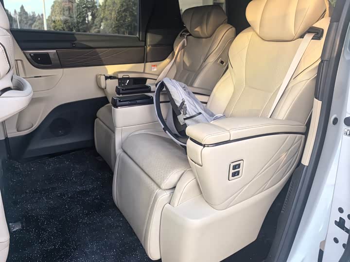 Toyota Vellfire 2024 2024款 皇冠 双擎 2.5L 至尊版