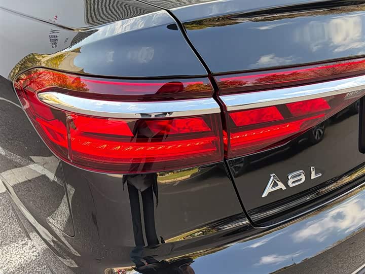 Audi A8 2025 2025款 A8L 50 TFSI quattro 臻选型
