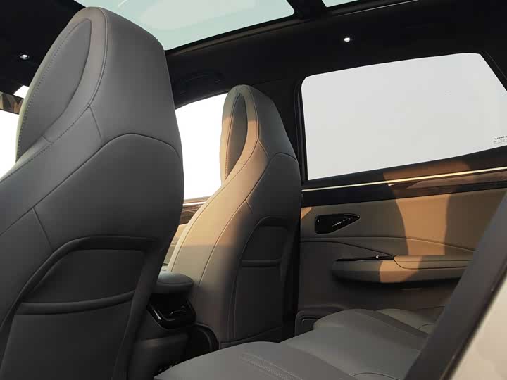 Geely Galaxy L7 2025 2025款 EM-i 115km 远航版