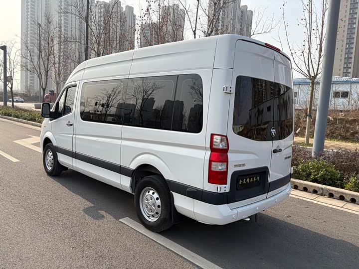 Foton Tuyano 2022 2022款 2.0T手动通途多功能长轴中顶后单胎5/6/7/9座4F20TC3