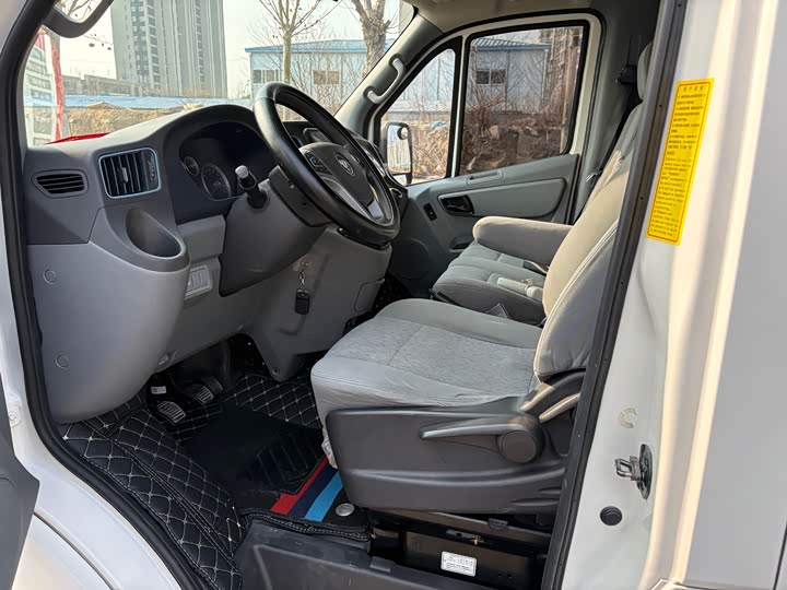 Foton Tuyano 2022 2022款 2.0T手动通途多功能长轴中顶后单胎5/6/7/9座4F20TC3