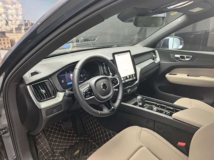 Volvo XC60 2026 2026款 B5 四驱智逸豪华版