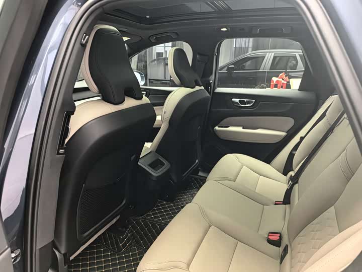 Volvo XC60 2026 2026款 B5 四驱智逸豪华版