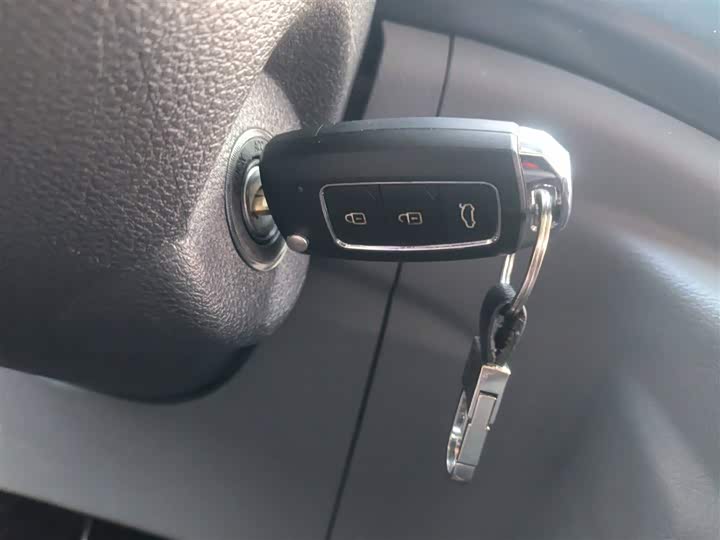 Foton Tuyano 2022 2022款 2.0T手动通途多功能长轴中顶后单胎5/6/7/9座4F20TC3