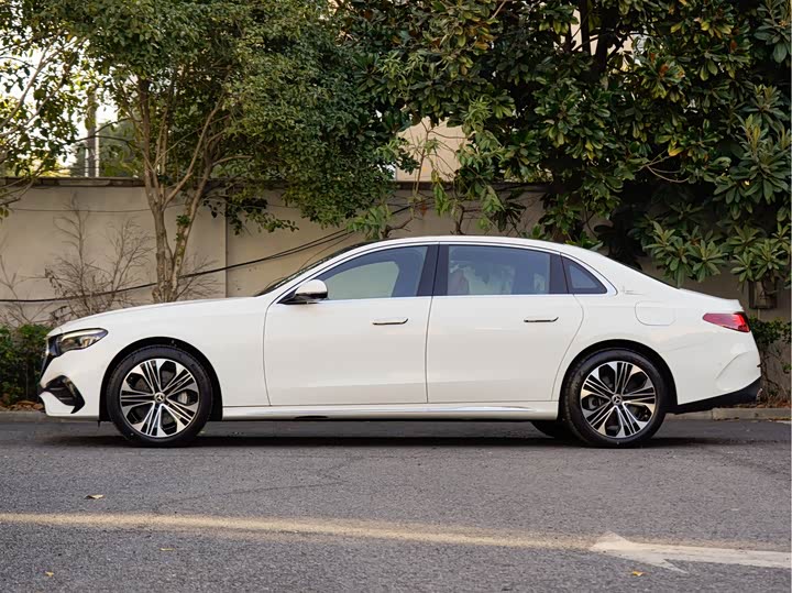 Mercedes-Benz E-Class Hybrid 2024 2024款 E 350 e L 插电式混合动力运动轿车