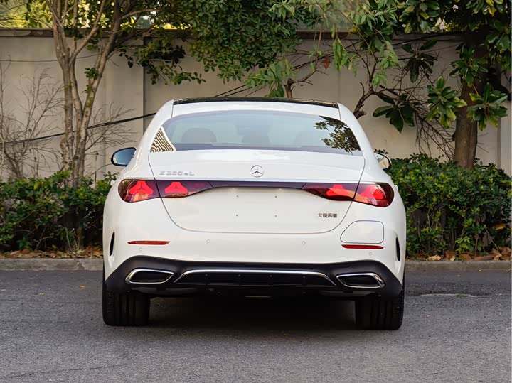 Mercedes-Benz E-Class Hybrid 2024 2024款 E 350 e L 插电式混合动力运动轿车