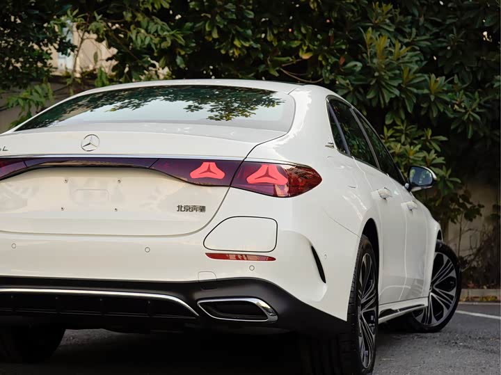 Mercedes-Benz E-Class Hybrid 2024 2024款 E 350 e L 插电式混合动力运动轿车