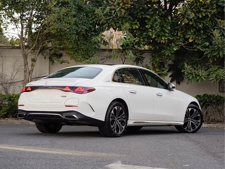 Mercedes-Benz E-Class Hybrid 2024 2024款 E 350 e L 插电式混合动力运动轿车