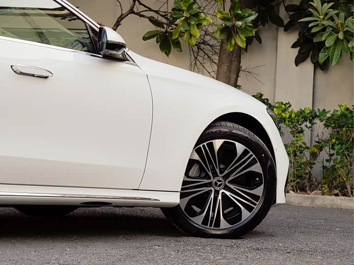 Mercedes-Benz E-Class Hybrid 2024 2024款 E 350 e L 插电式混合动力运动轿车