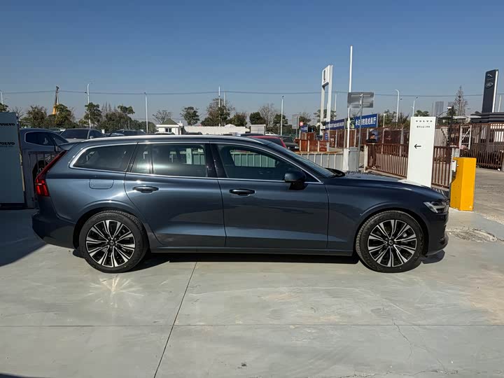 Volvo V60 2024 2024款 B5 智远豪华版