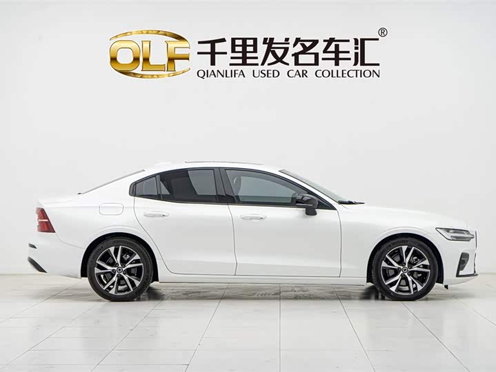 Volvo S60 2025 2025款 B5 智雅运动版