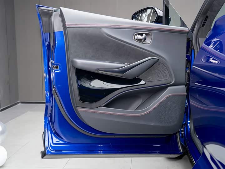 Aston Martin DBX 2023 2023款 4.0T V8 707