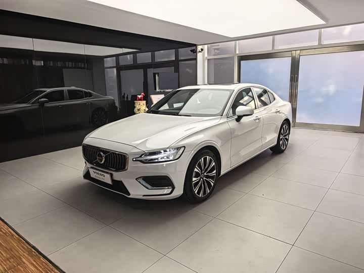 Volvo S60 2025 2025款 B4 智远豪华版