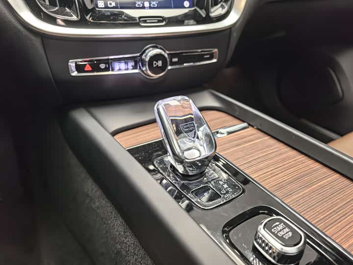 Volvo S60 2025 2025款 B4 智远豪华版