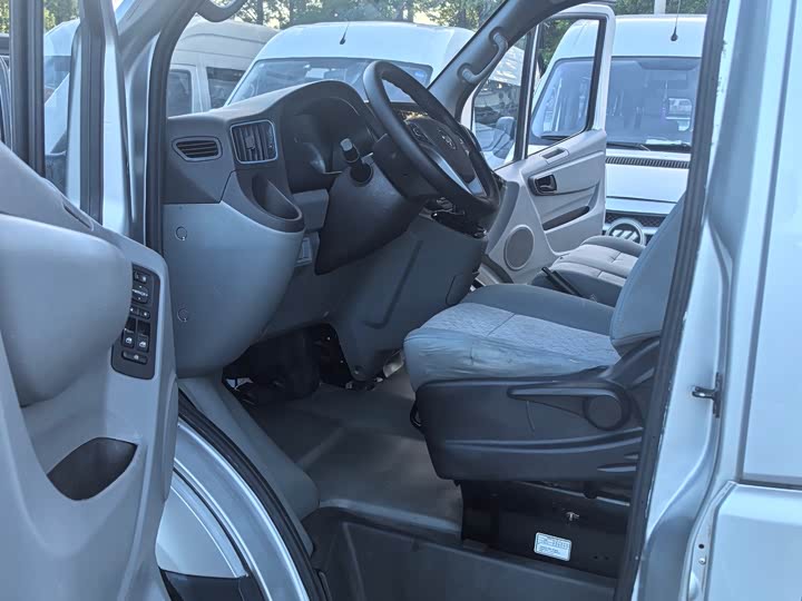 Foton Tuyano 2021 2021款 2.0T手动通途加长轴中顶5/6/7座4F20TC3