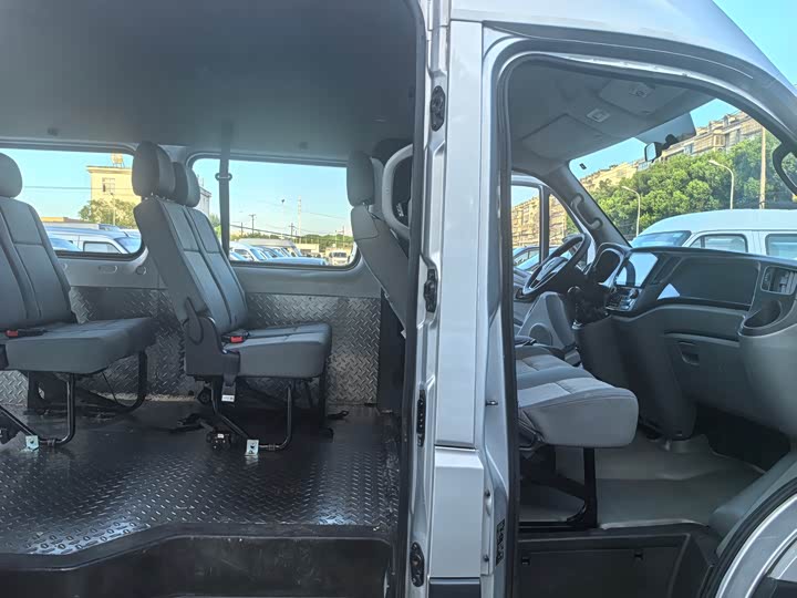 Foton Tuyano 2021 2021款 2.0T手动通途加长轴中顶5/6/7座4F20TC3