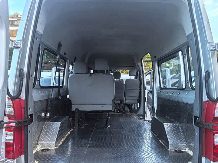 Foton Tuyano 2021 2021款 2.0T手动通途加长轴中顶5/6/7座4F20TC3