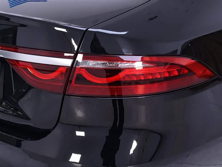 Jaguar XF L 2024 2024款 2.0T P250 两驱尊享豪华版