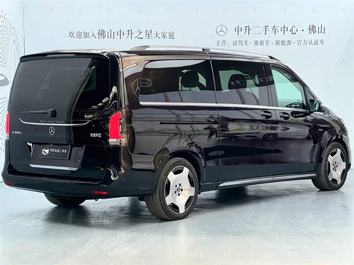 Mercedes-Benz V-Class 2024 2024款 V 300 L 长轴距豪华版