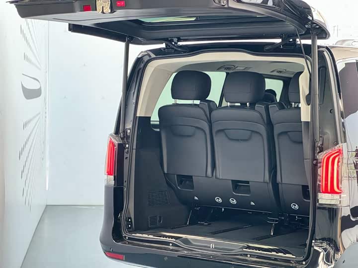 Mercedes-Benz V-Class 2024 2024款 V 300 L 长轴距豪华版