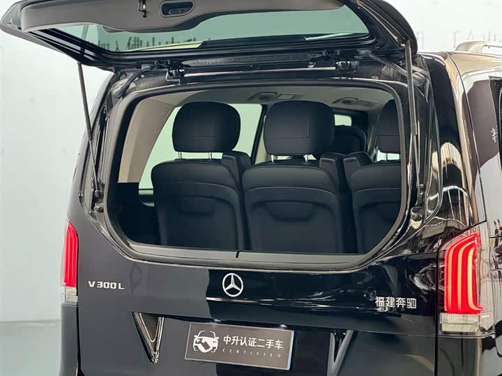 Mercedes-Benz V-Class 2024 2024款 V 300 L 长轴距豪华版