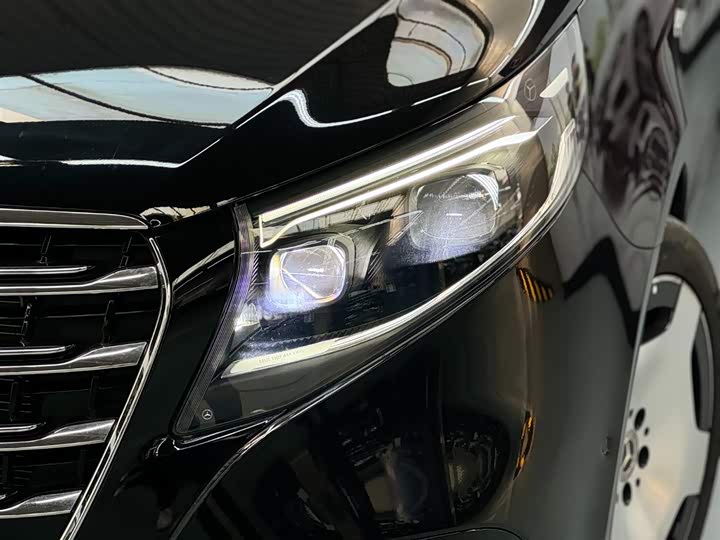 Mercedes-Benz V-Class 2024 2024款 V 300 L 长轴距豪华版