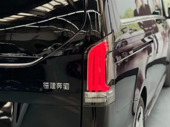 Mercedes-Benz V-Class 2024 2024款 V 300 L 长轴距豪华版