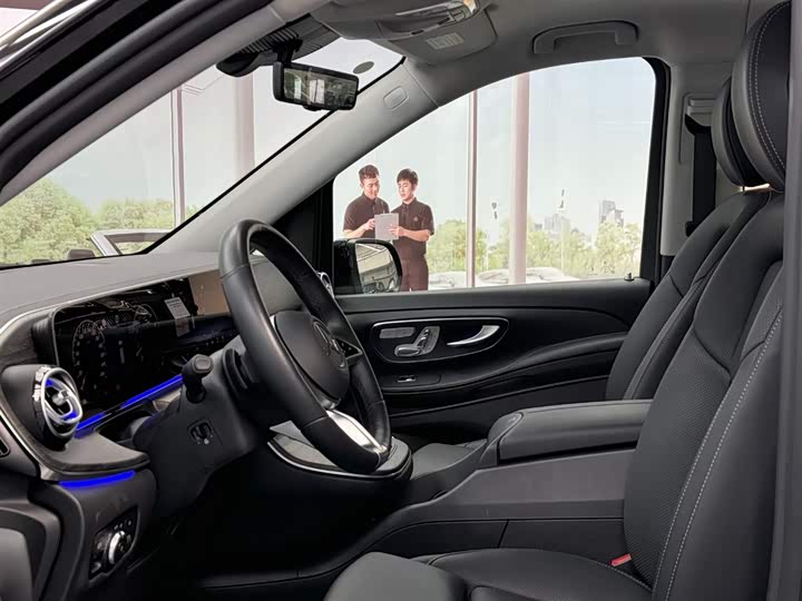 Mercedes-Benz V-Class 2024 2024款 V 300 L 长轴距豪华版