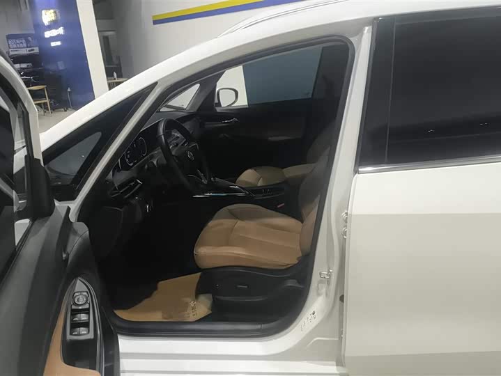 Buick GL6 2021 2021款 323T 轻混动互联豪华型