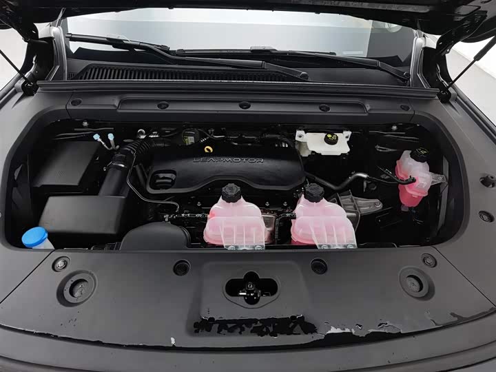 Leapmotor C16 2026 2026款 增程 280激光雷达智尊版 6座