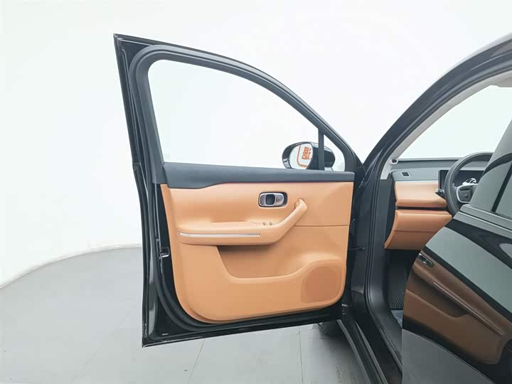 Leapmotor C16 2026 2026款 增程 280激光雷达智尊版 6座