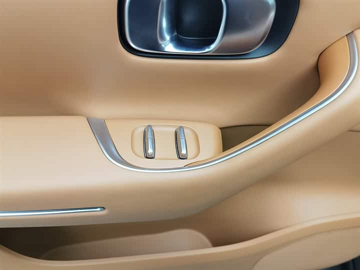 Leapmotor C16 2026 2026款 增程 280激光雷达智尊版 6座