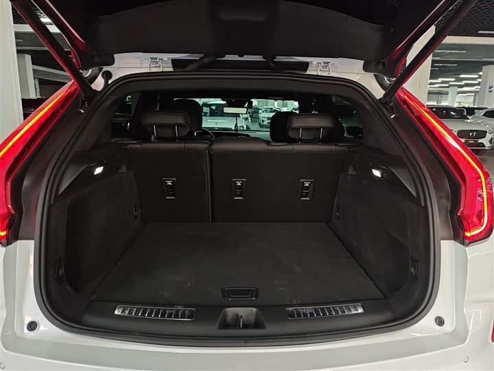 Cadillac XT4 2024 2024款 28T 两驱尊贵型