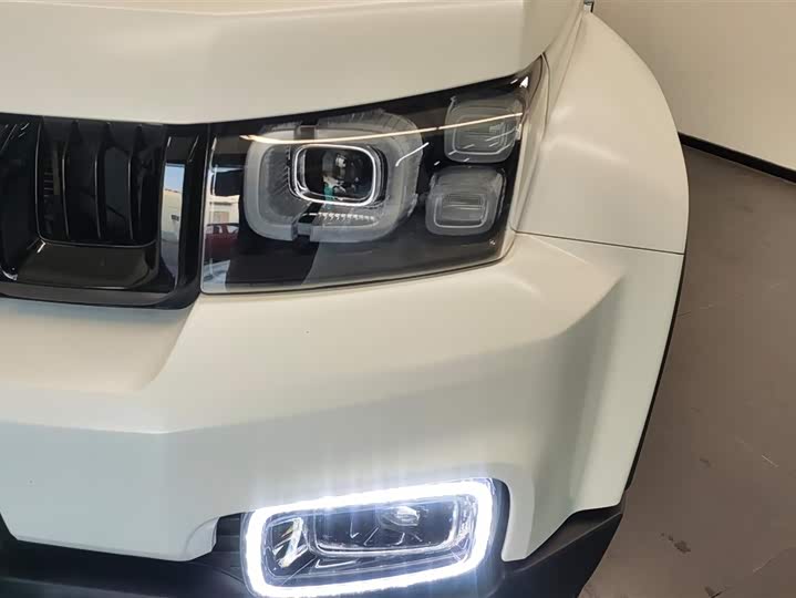 BAIC Beijing BJ40 2024 2024款 2.0D 刀锋英雄荣耀版