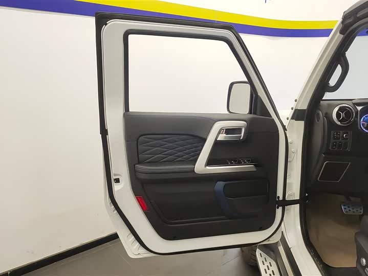 BAIC Beijing BJ40 2024 2024款 2.0D 刀锋英雄荣耀版