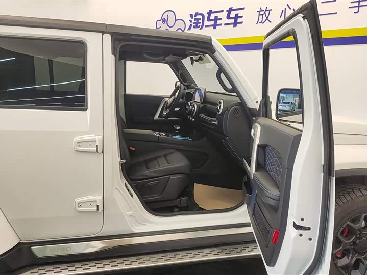 BAIC Beijing BJ40 2024 2024款 2.0D 刀锋英雄荣耀版