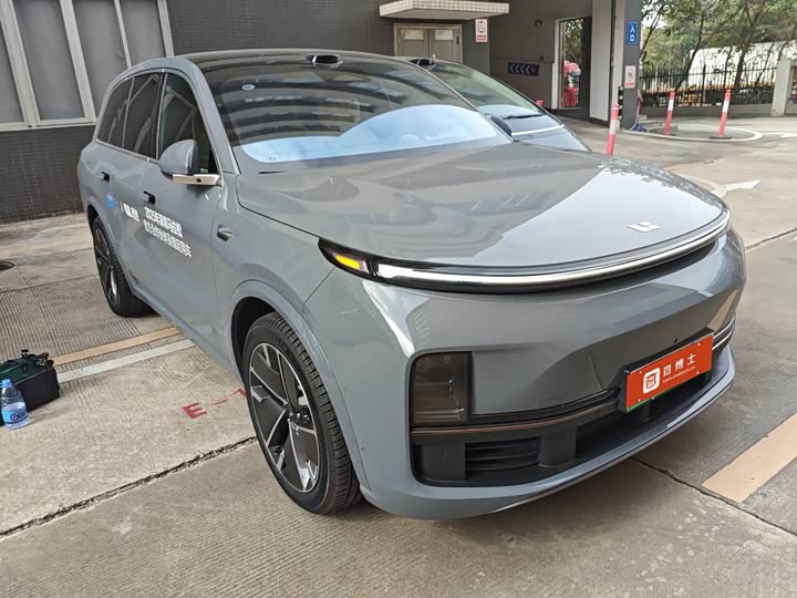 LiXiang L8 2025 2025款 Ultra 智能焕新版