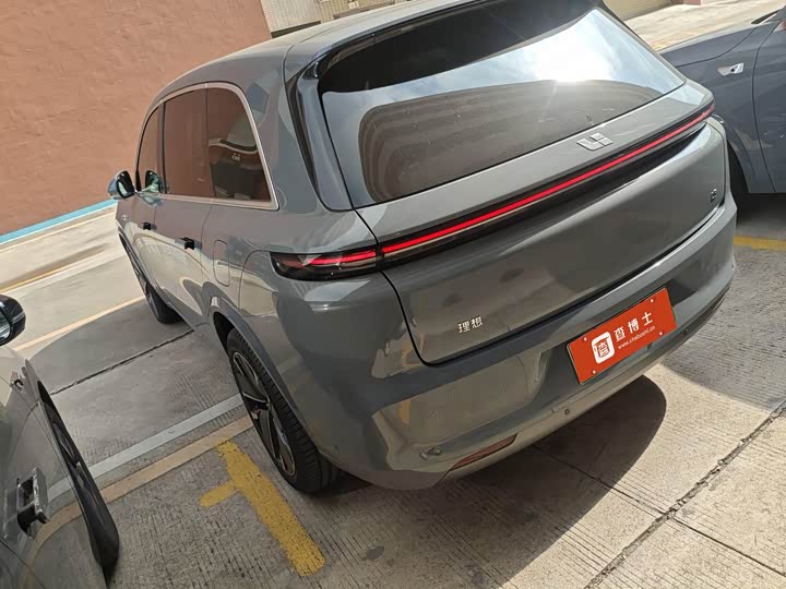 LiXiang L8 2025 2025款 Ultra 智能焕新版