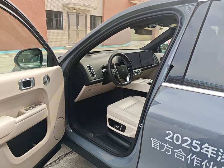 LiXiang L8 2025 2025款 Ultra 智能焕新版