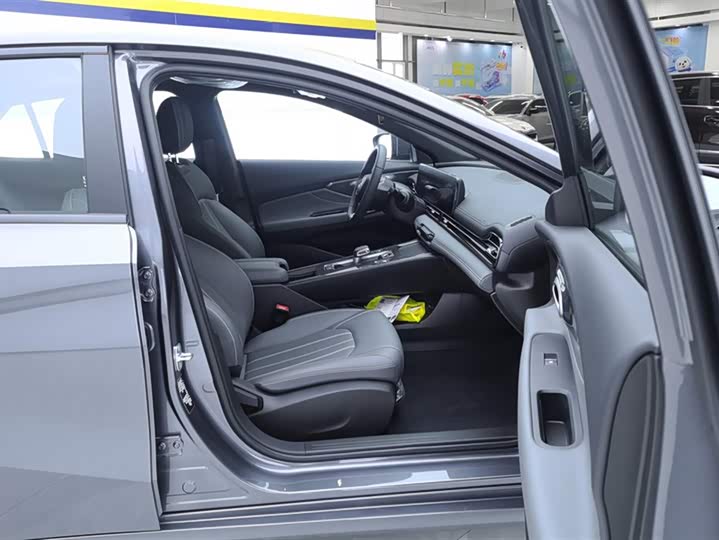 GAC Trumpchi Empow R 2024 2024款 270T DCT 影豹S版