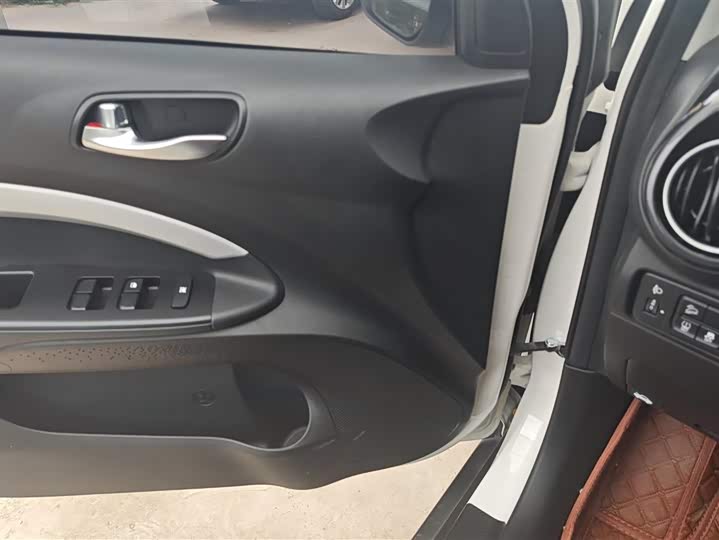 Kia KX1 2021 2021款 1.4L 自动趣享版