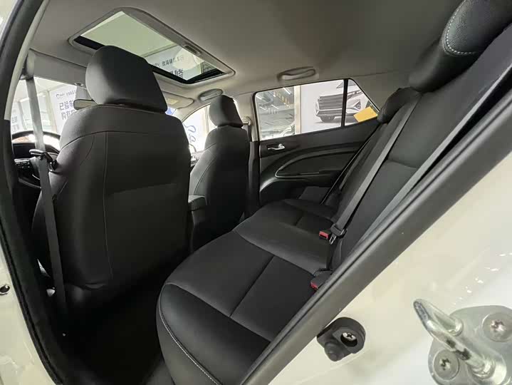 Kia KX1 2021 2021款 1.4L CVT趣享天窗款